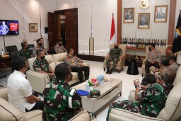 Tiba Tiba Pangdam V Brawijaya Datangi Mapolda Jatim