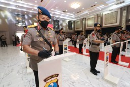 Dirnarkoba Polda Jatim dan Lima Kapolres Diganti, Sertijab Dipimpin Kapolda