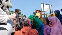 Ada Badut, Polres Probolinggo Hibur Anak TK Vaksin