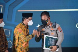 Kapolresta Sidoarjo Raih Vaccine Heroes, Hari Jadi Sidoarjo ke 163