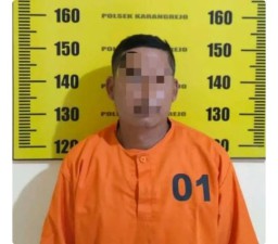 Didahului Mantan Isteri, Pria ini Tendang Hingga Terjatuh