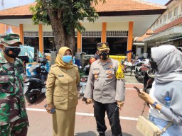 Digrebek, Aktifitas Judi Garanggayam Bogen, 8 Pegupon Dibakar