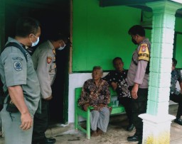 Rumah Nenek Painem Diterjang Hujan Angin dan Roboh, Kini Dibangun Oleh Polisi