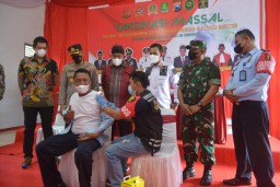Jokowi Pantau Vaksinasi Booster di Rutan Sumenep