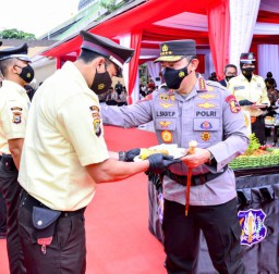 Seragam Baru, Kapolri : Profesi Satpam Membantu Tugas Kepolisian