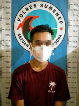 Duh! Saat Pesta Diatas Kasur, Ditangkap Polisi
