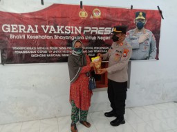 Minyak Goreng Gratis, Tarik Minat Warga Ikut Vaksin