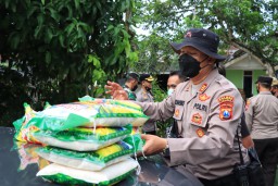 Ribuan Warga Terdampak Banjir, Dapat Bantuan Polres Jember