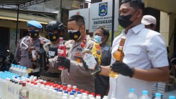 Razia Miras, Polsek Tambaksari Amankan Ratusan Botol