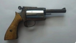 Pistol Milik Kakam Diserahkan ke Mapolsek