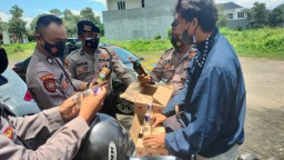 Ratusan Miras Ilegal di Mojokerto Dirazia Petugas