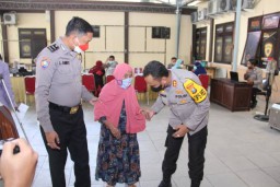 Ada 351 PKL, Warung Dan Nelayan di Sampang Peroleh Bantuan Tunai