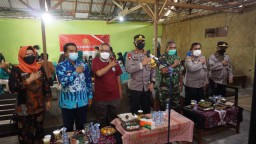 Zoom Kapolri ,Kapolres Pamekasan Tinjau Kegiatan Vaksinasi