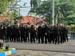 Brimob Polda Jatim Amankan Penetapan Wakil Bupati Pamekasan