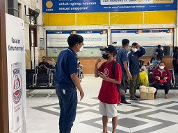 KAI Daop 8 Surabaya Bersama Pelajar Ciptakan Rasa Aman Masa Lebaran 2022