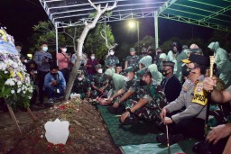 KASAD Takziah di Rumah Korban Penyerangan KKB