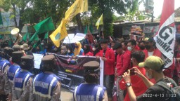 Di Lamongan, Demo Mahasiswa di Gedung DPRD Ajukan Penolakan
