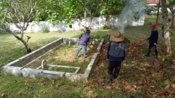 Lapas Narkoba Pamekasan Bersih Bersih Makam Pahlawan