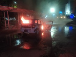 Istri Jemput Suami di Hotel, Mobil Terbakar