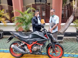 Gadaikan Motor Honda CB 150 R Milik Bapak Temannya, Dituntut dengan Pidana Penjara Selama 6 Bulan