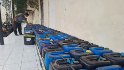 Tempat Pijat jadi Gudang Miras, Polres Kediri Kota Amankan 140 Jerigen