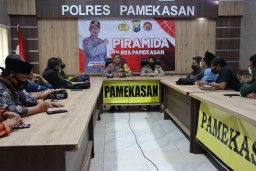 Mempererat Tali Silaturahmi Antara Kepolisian Dengan Awak Media, Kapolres Pamekasan Gelar Piramida