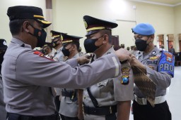 Kapolres Pamekasan Pimpin Giat Upacara Sertijab Kabagops, Kasat Narkoba dan Kapolsek