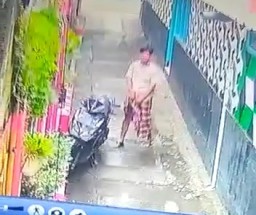Aksi Pencuri Bersarung Obok Obok Surabaya Utara