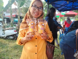 Kentang Mustofa Kriuk, Camilan Gurih dan Manis di Bazar Murah Ramadhan Bojonegoro