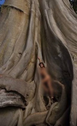 Wanita Telanjang yang Viral Akhirnya Meminta Maaf ke Warga Bali