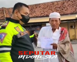 Mobil Ngebut Berjalan Mundur di Sumenep, Pak Haji Kena Tilang