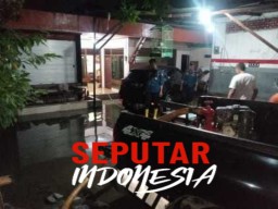 Curah Hujan Tinggi Damkar Pemkab Bojonegoro Turun ke Lokasi Genangan Air
