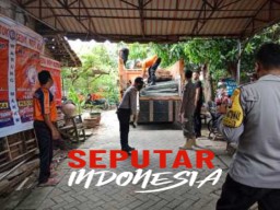 Petugas Gabungan Beri Bantuan Penahan Longsor di Desa Kauman