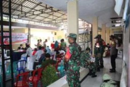 Memperingati Hari Bhayangkara Ke -76, Polsek Tandes Gelar Vaksinasi Berhadiah Minyak Goreng