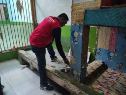 Ciptakan Kamar Hunian Lebih Nyaman, Petugas Bongkar Benda Mudah Terbakar