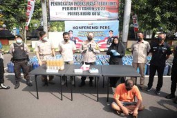 Ribuan Liter Miras Ilegal Gagal Beredar