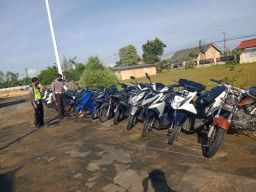 Puluhan Motor Digaruk Polisi, Tak Bisa Tunjukan Surat Dikandangkan