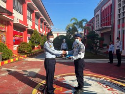 Lembaga Permasyarakatan Narkotika Kelas ll A Melaksanakan Apel Penyematan Tanda Penghargaan