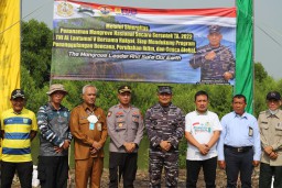 Wakapolres Gresik Turut Tanam Mangrove Secara Serentak di Wilayah Kerja Lantamal V Tahun 2022