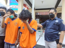 Hajar Korban Rampas HP dan Motor, Dua Penonton Bola Dibekuk