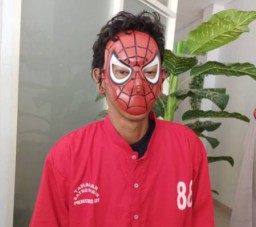 Bertopeng Spider, Bapak ini Cabuli Bocah Belasan Tahun