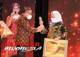 Pemkab Bojonegoro Terima Penghargaan Realisasi Pendapatan Daerah Tertinggi