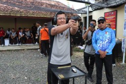 Hari Bhayangkara Ke-76, Polres Pamekasan Gelar Lomba Menembak
