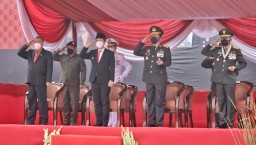 Jokowi Pimpin PuncakHari Bhayangkara ke 76 dari Akpol