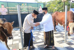 Polda Jatim Salurkan Hewan Qurban Idul Adha 1443 H