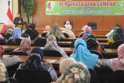 Bupati Bojonegoro Beri Pembinaan Pentingnya Keberadaan Bank Sampah