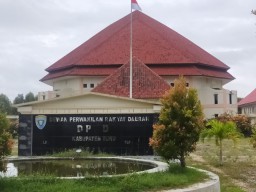 Utang Daerah sebanyak 101 miliyar, Erwin Tanaya di Lengserkan dari Ketua Fraksi