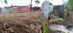 Warga Perkebunan Kalitelepak Keluhkah Akses Jembatan Jebol