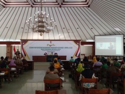 Ratusan PNS Pemkab Bojonegoro Terima SK Kenaikan Pangkat, Bupati Anna Minta Tingkatkan SDM
