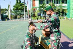 Dua Prajurit Terbaik Disambut Hangat Dandim 0813 Bojonegoro beserta Anggota ASN
